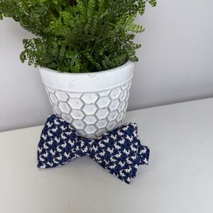 Rare NWOT Vineyard Vines Boy's Adjusta Easter Bunny Bow Tie 100% Silk Navy Blue